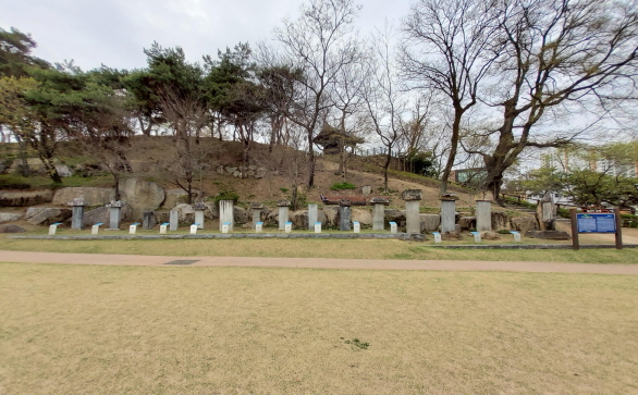 비지정_신현구기념비_06_경북_미술.jpg이미지