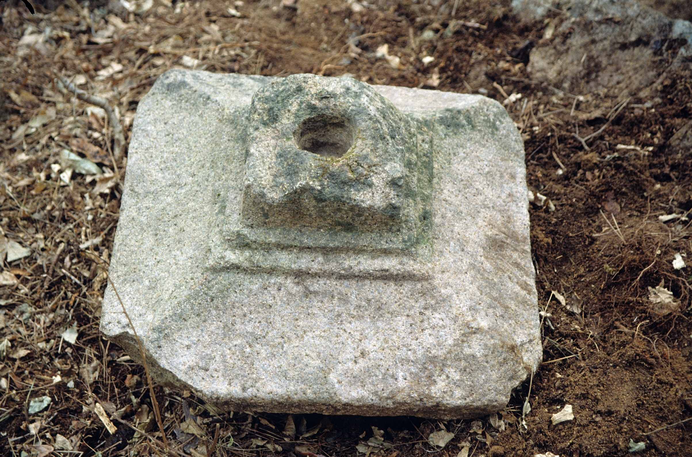 유적_350_경주남산_천동곡-석탑-옥개석-1_경상북도_2000_경주_제1유형.jpg이미지