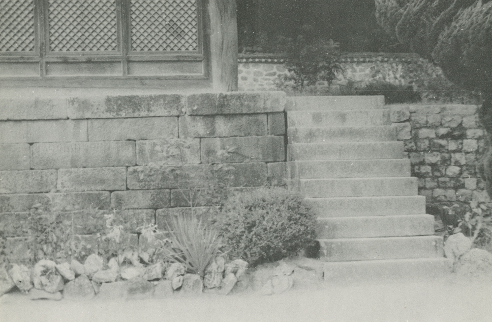 국보49_예산수덕사대웅전_기산석축및동측계단_충남_1979_건축.jpg이미지