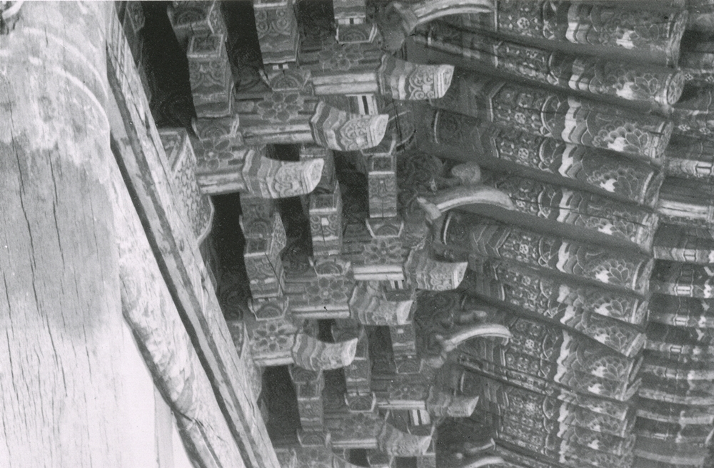 보물500_하동쌍계사대웅전_남측면공포상세_경남_1988_건축.jpg이미지