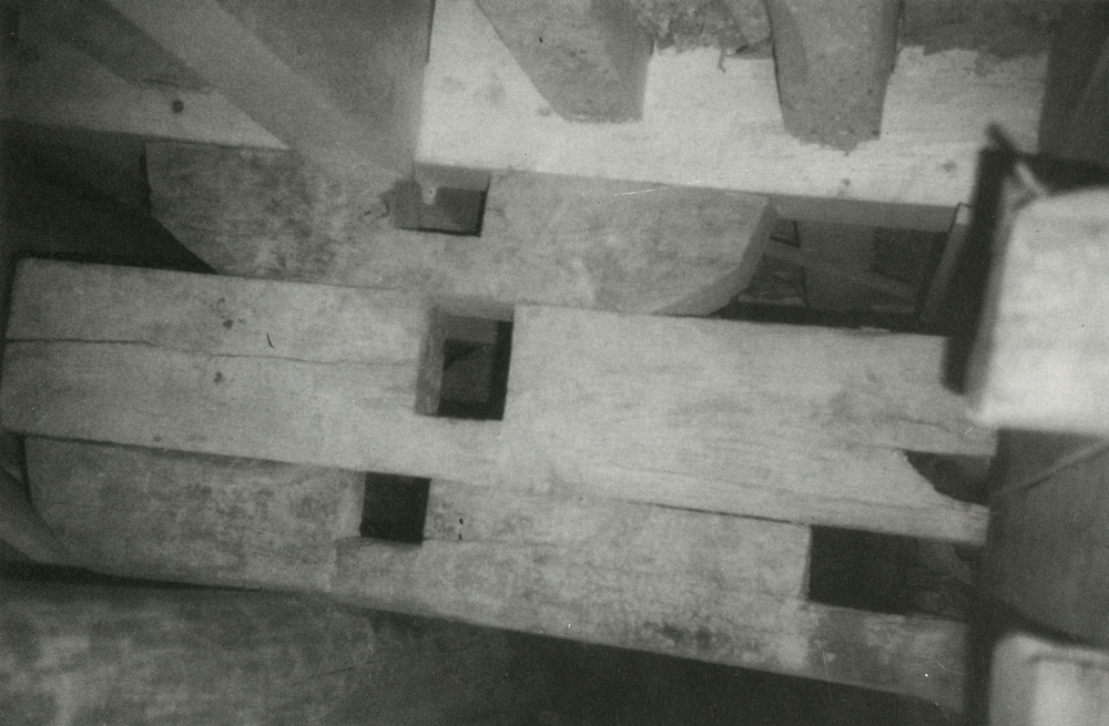 보물608_완주위봉사보광명전_받침으로쓴구부재_전북_1992_건축.jpg이미지