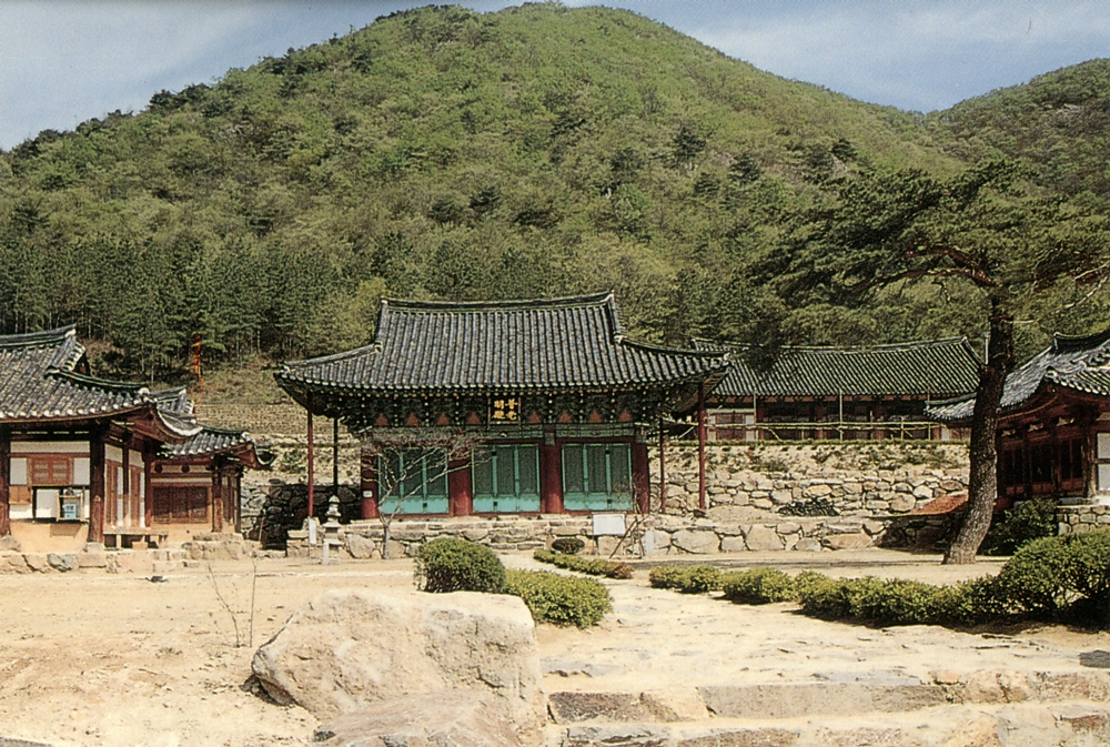 보물608_완주위봉사보광명전_사역전경_전북_1992_건축.jpg이미지