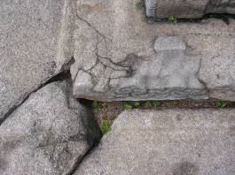 국보101_원주법천사지지광국사탑_08_전면_기단부_파손이탈시멘트보수이격균열_2003_서울_보존.jpg이미지