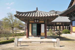 보물317_청도운문사석조여래좌상_03_작압전_정면_2010_경북_보존.jpg이미지