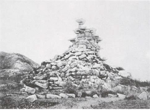 붕괴된 상태의 석탑 서측면(조선고적도보) 사진